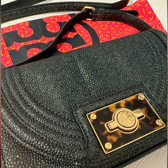 TORY BURCH Shimmery Green Crossbody Clutch Bag - Picture 2 of 11